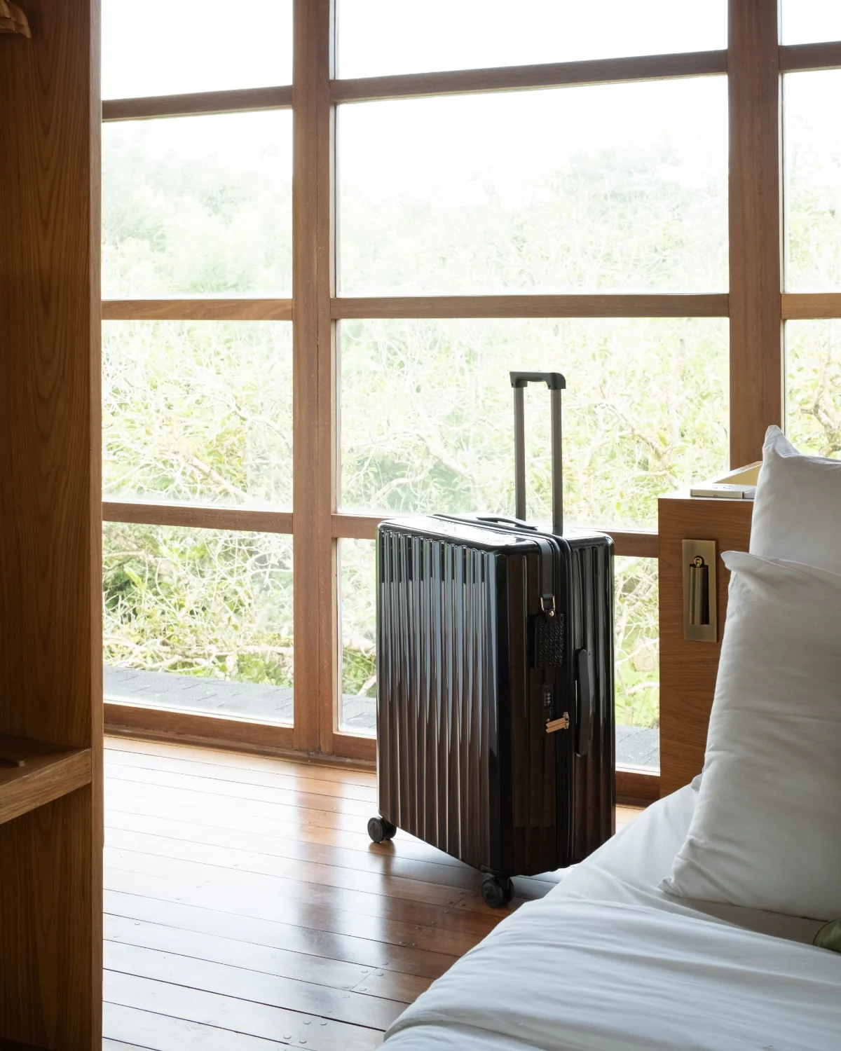 Bold Check-in (L) Bag - Image 11